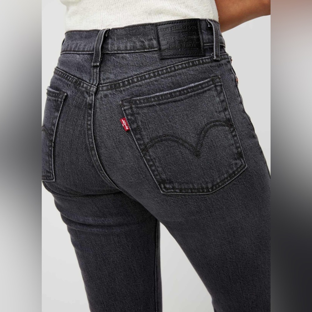 NEW Levi’s Wedgie Straight Black Jeans. Size 26 (Size 2)